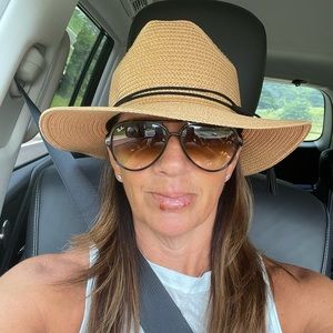 Meet your Posher, Sandra